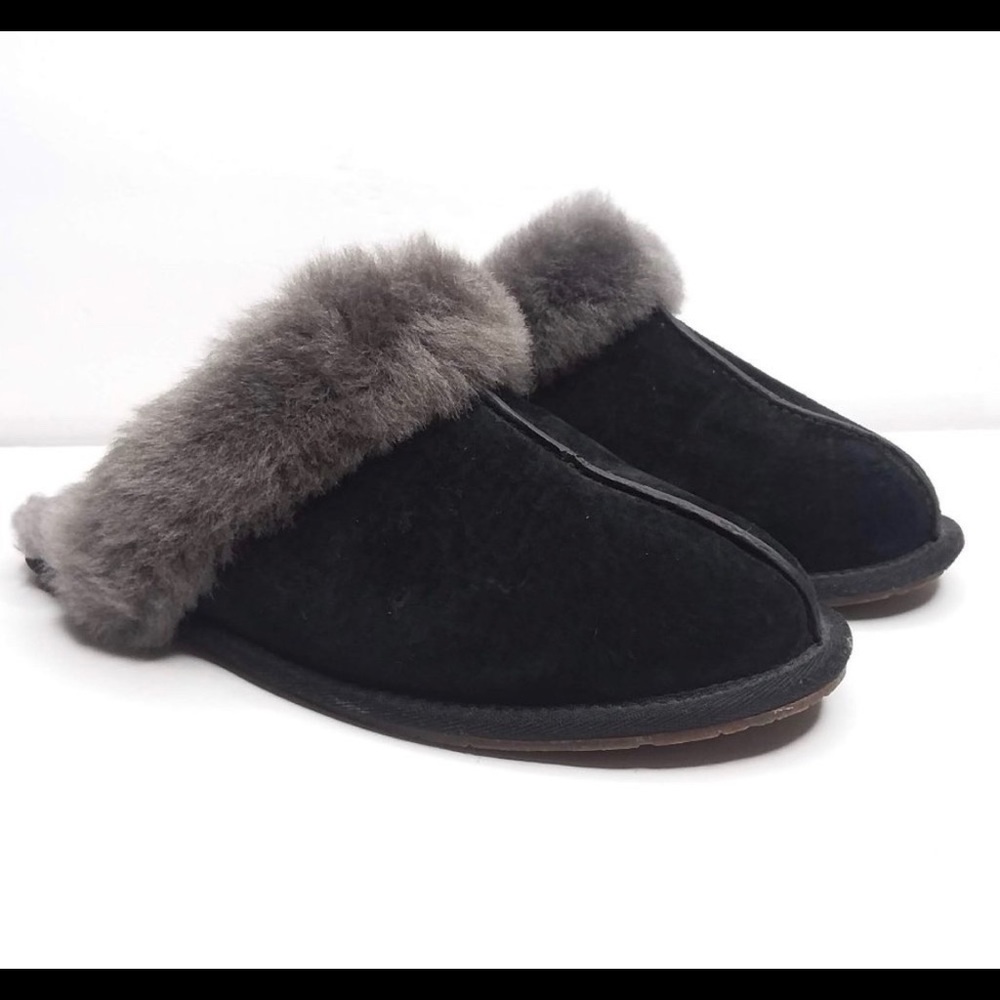 Ugg slippers size 7